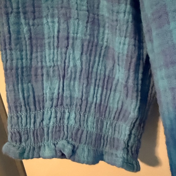 NWT J.Jill Blue Textured Blouse, V-Neck with 2 Buttons, Flowy Style - Picture 3 of 6